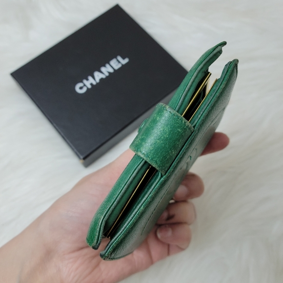 CHANEL Green Wallet - Picture 6 of 13